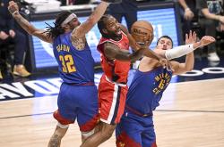 雷速体育下载-包含灰熊轻取太阳，约基奇砍下35分17板的词条