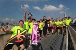 雷速体育下载-火爆的场面，球场上掀起一场激情碰撞的简单介绍