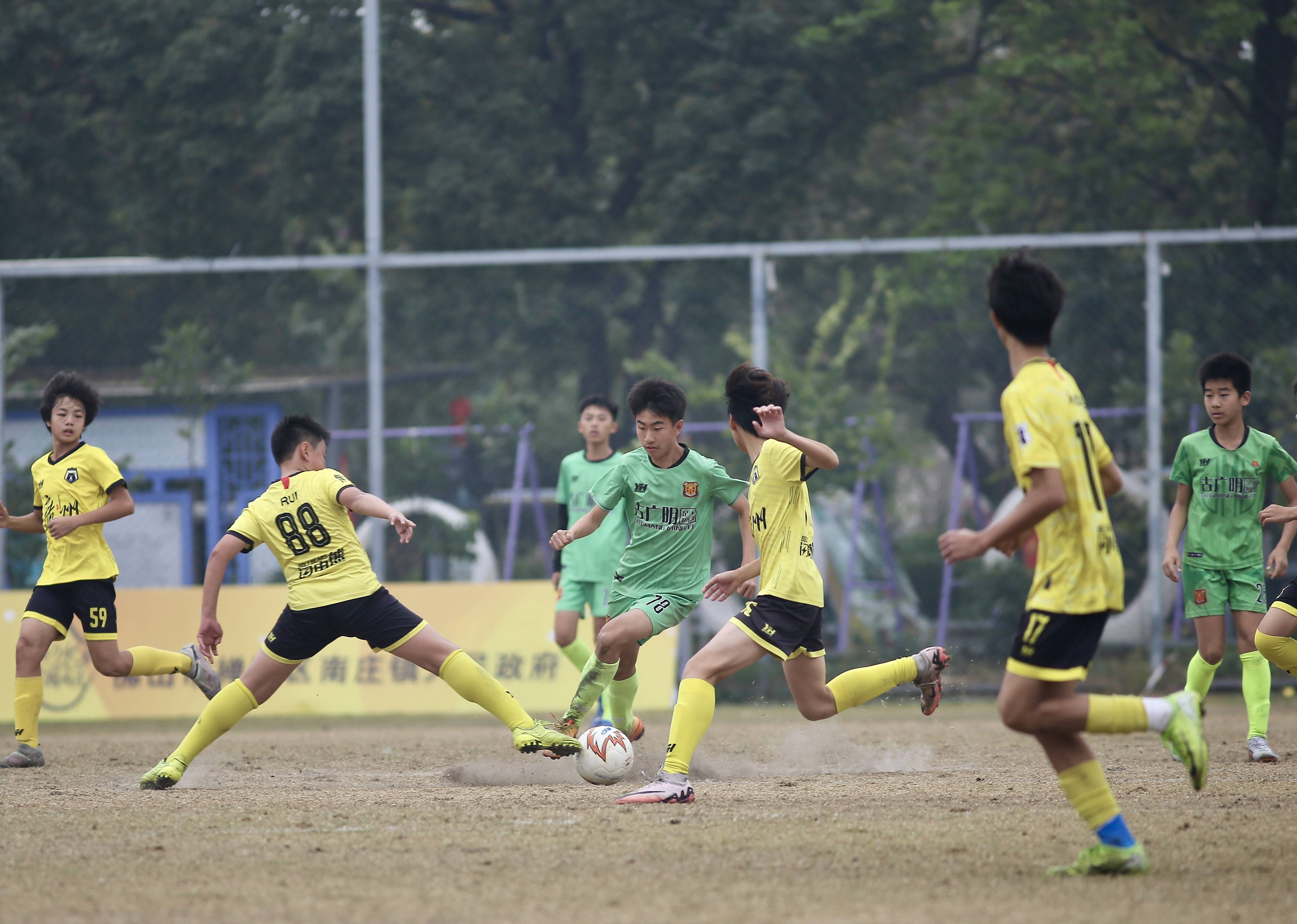 社会足球胜出对决，力争保持战胜姿态