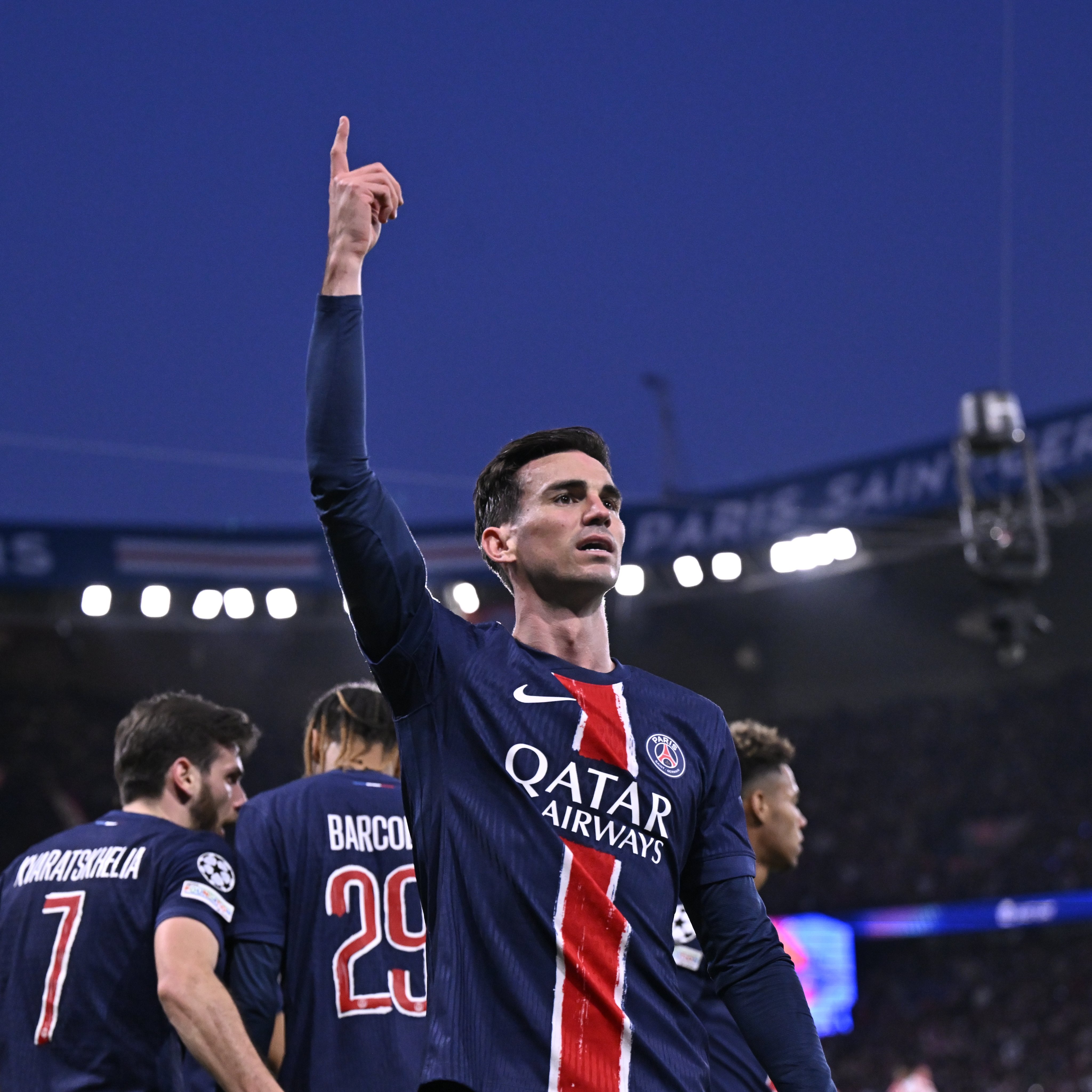 巴黎圣日耳曼逆袭拜仁，欧冠赛场备受关注