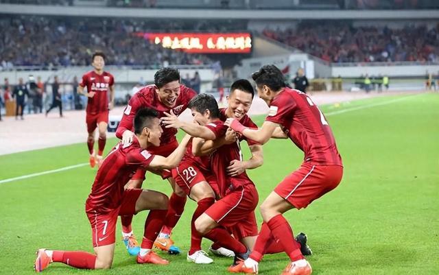 亚洲足球赛场上的豪门争夺夺冠，前途未卜的简单介绍