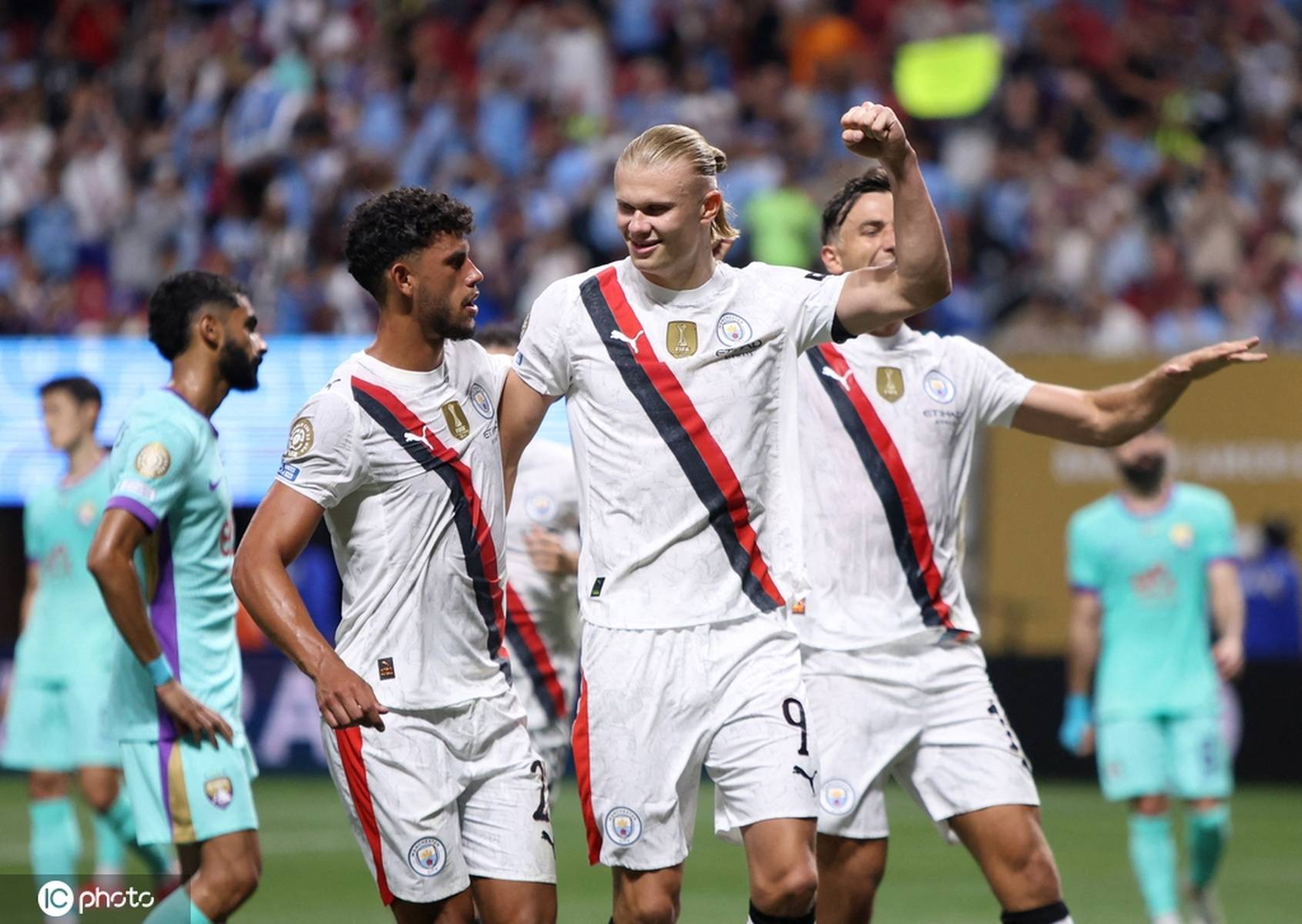 曼城在比赛中大比分获胜，晋级亚冠八强的简单介绍