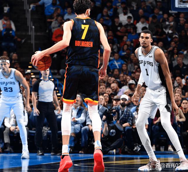 关于精彩绝伦！世界级球队角逐中，惊心动魄的信息