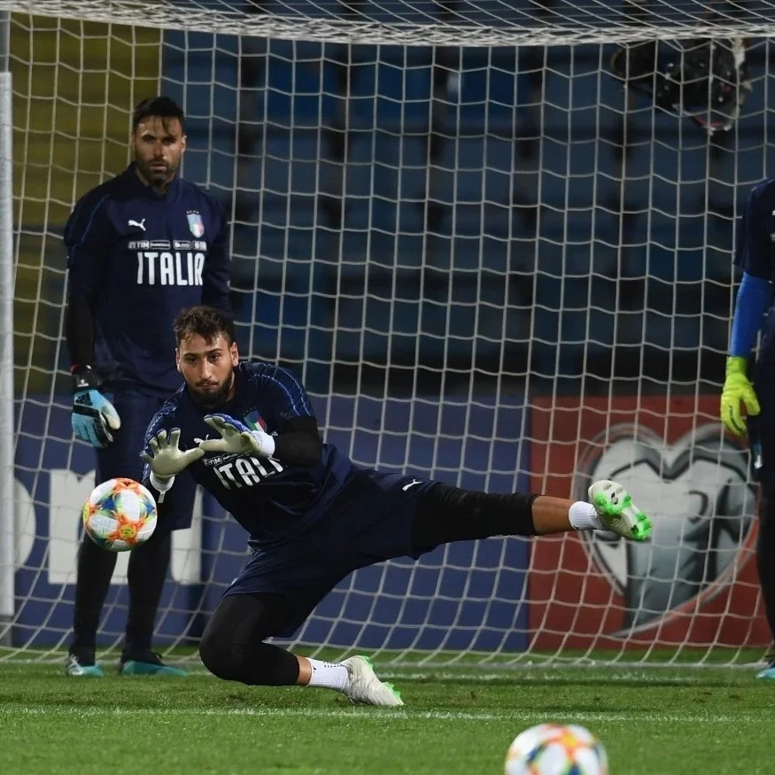 比利时队轻松取胜，锁定欧锦赛资格的简单介绍