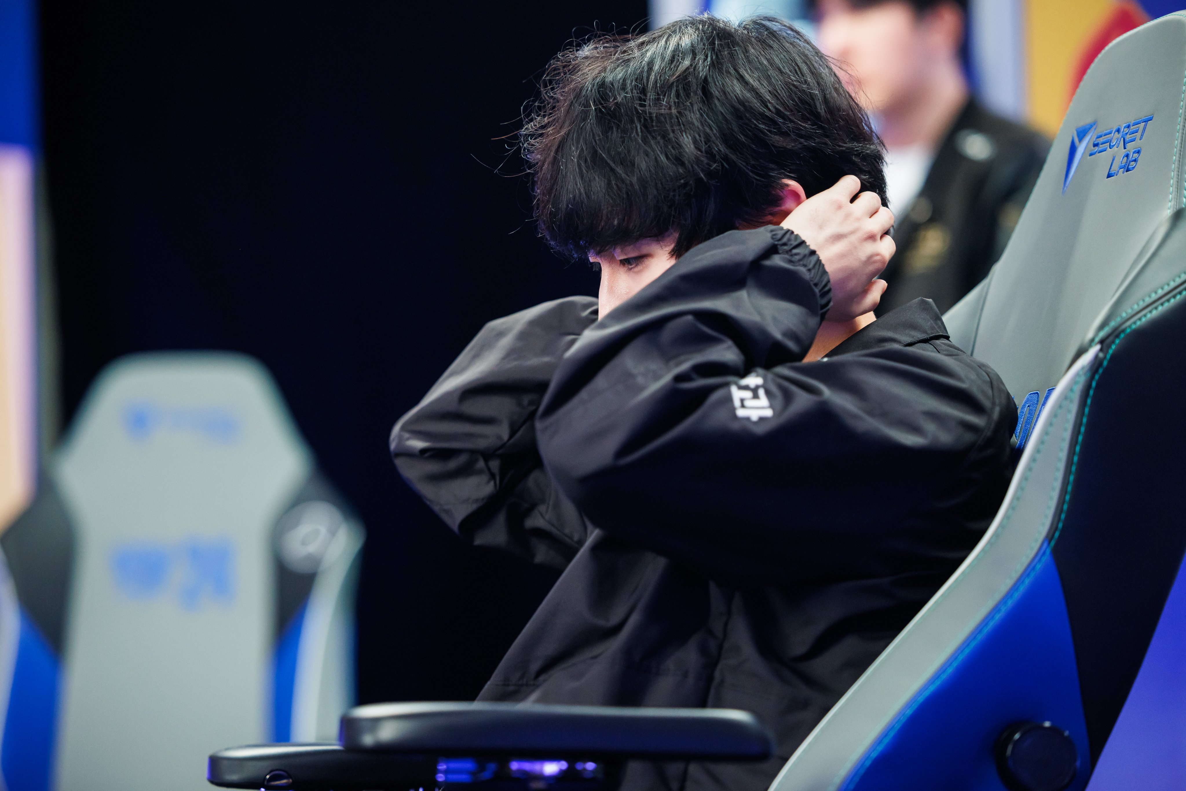 关于HLE力克V5，Peanut拿下关键大龙鏖战多局半决赛，成为赛场最大亮点的信息