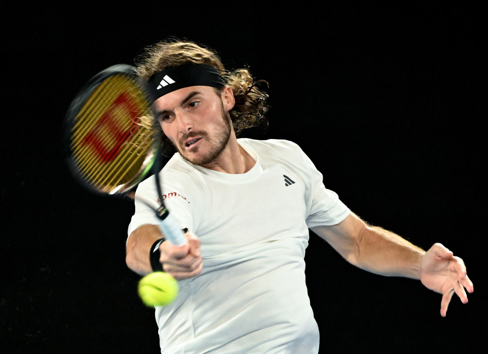 包含意大利网球队绝杀世界网球队，西西帕斯统治全场的词条