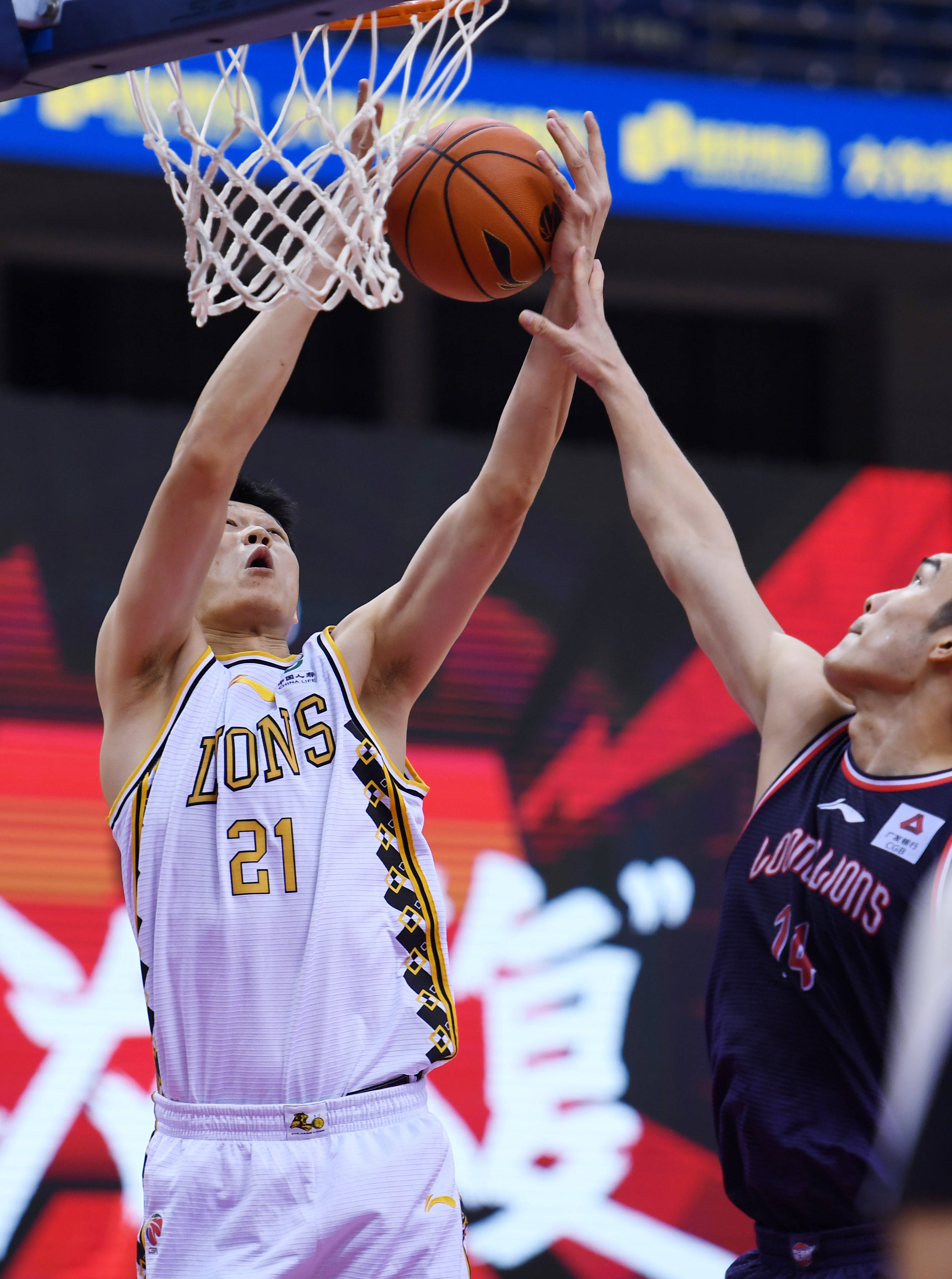 篮网鏖战广州队，胡金秋高光表现的简单介绍