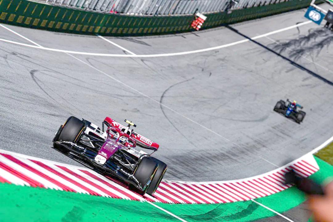 梅赛德斯横扫红牛二队，周冠宇刷新纪录