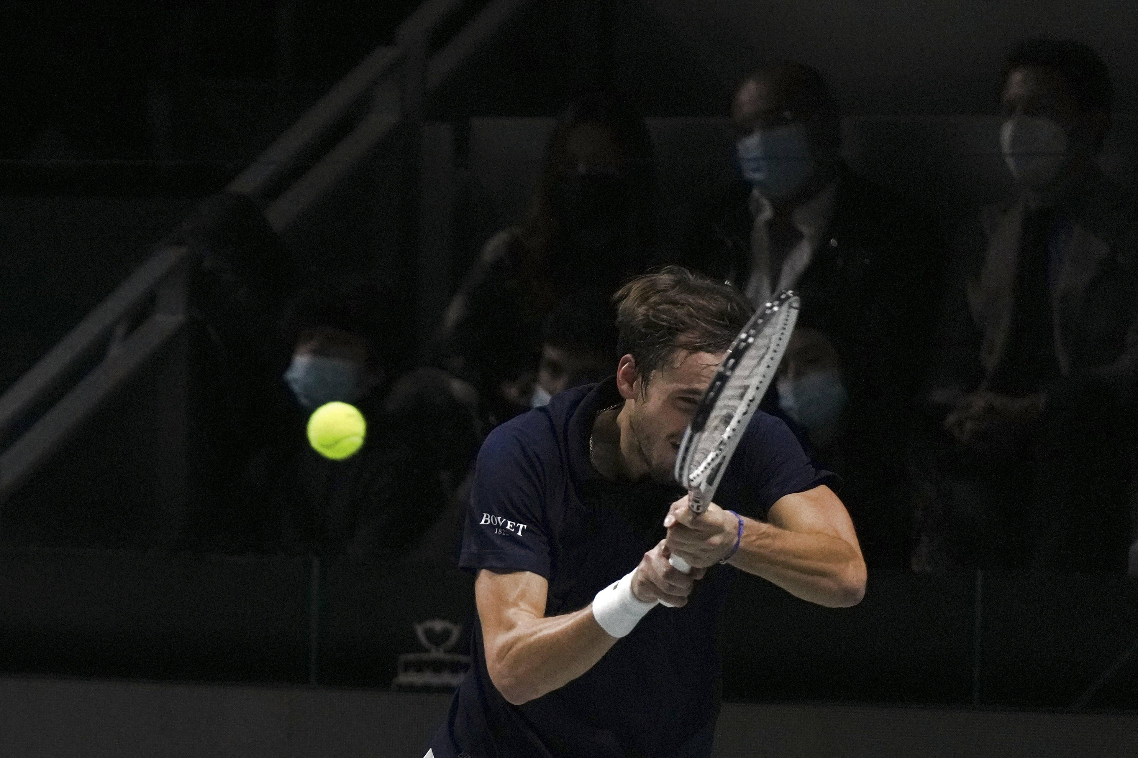 年终总决赛险胜戴维斯杯,梅德韦杰夫扛起全队 年终总决赛险胜戴维斯杯,梅德韦杰夫扛起全队