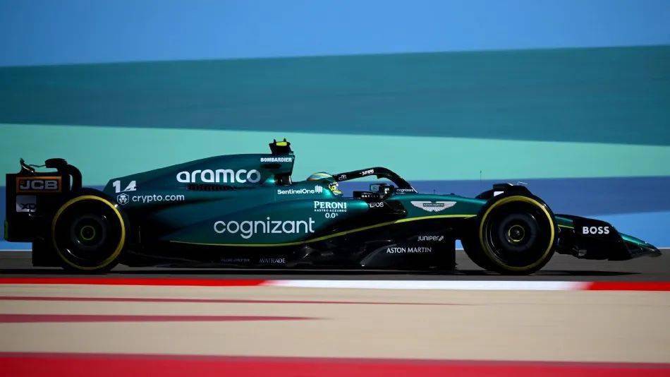 阿斯顿马丁碾压法拉利，佩雷兹关键制胜